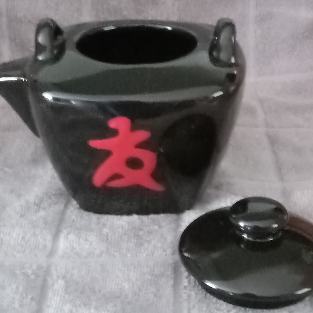 Chinese Tea Pot With Lid